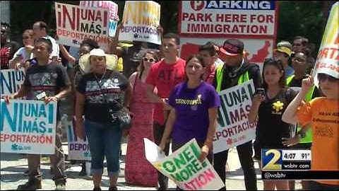 Several arrested after blocking intersection during deportation protest