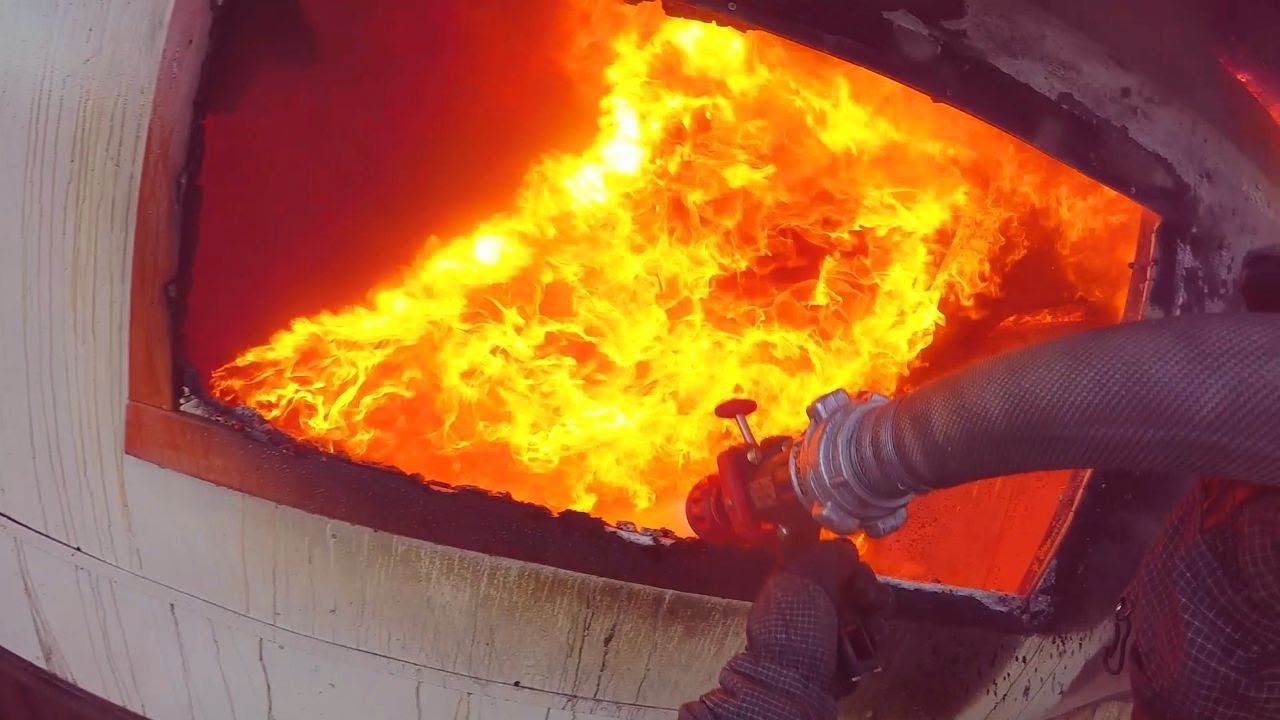 Пожар | Лодочный ангар на берегу Финского залива