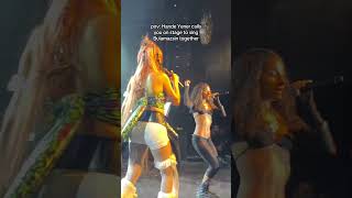 Hande Yener Helinle Sahnede