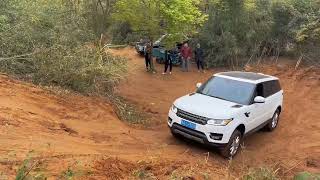 Land Rover Discovery Hse 3.0L V6 Vs  Land Rover Range Rover 3.0L Pk Off-Road