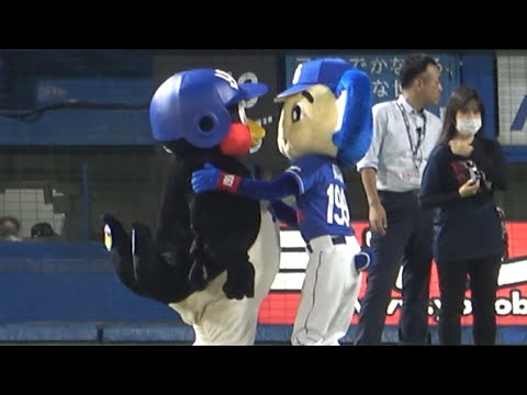 試合後に癒しをくれるドアラ&つば九郎の巨匠コンビ (2023/08/19)
