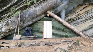 Build a Warm Shelter under the giant rock, Bamboos, Fire Cooking, Overnight - Bushcraft Alone