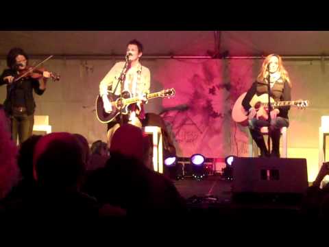 Mary Gauthier performs" Drag Queens and Limousines...