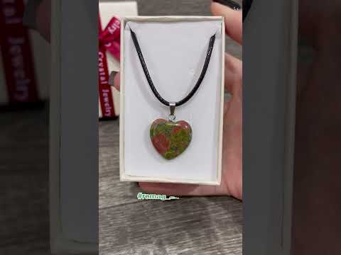 Натуральний камінь Яшма Геліотроп кулон у формі серця в подарунковій коробочці, видео 4