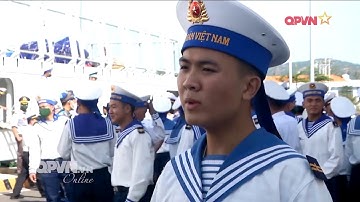 Đoàn công tác ra Trường Sa thay thu quân và tặng quà Tết