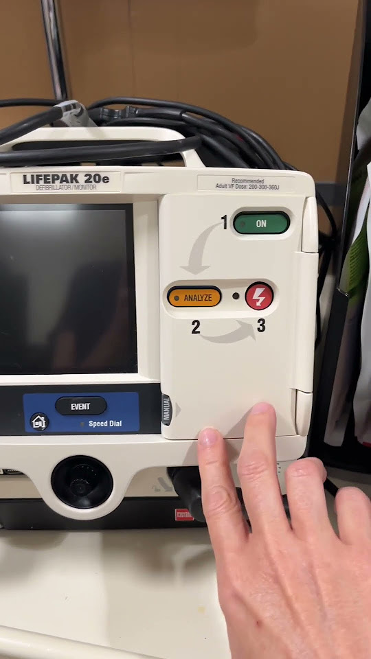 AED vs Manual Defibrillators YouTube
