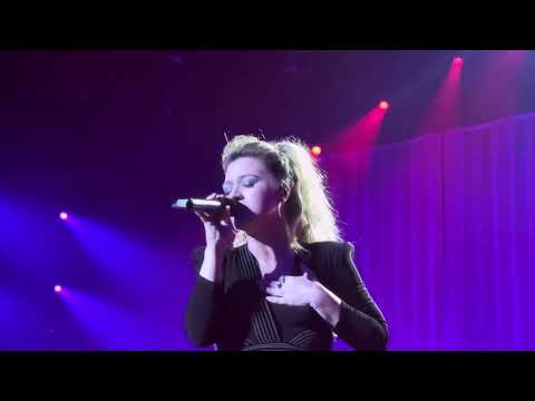 Kelly Clarkson Performs Me At The Chemistry Vegas Residency On 21024.