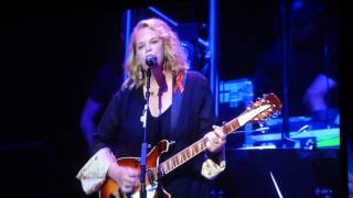 Mary Chapin Carpenter, He Thinks He'll Keep Her (All for the Hall) chords