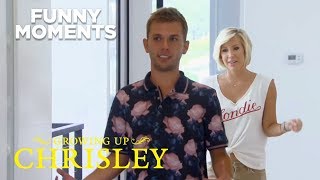 Growing Up Chrisley | S1 Ep3: Chase & Savannah Check Out Their New Pad | Chrisley Knows Best