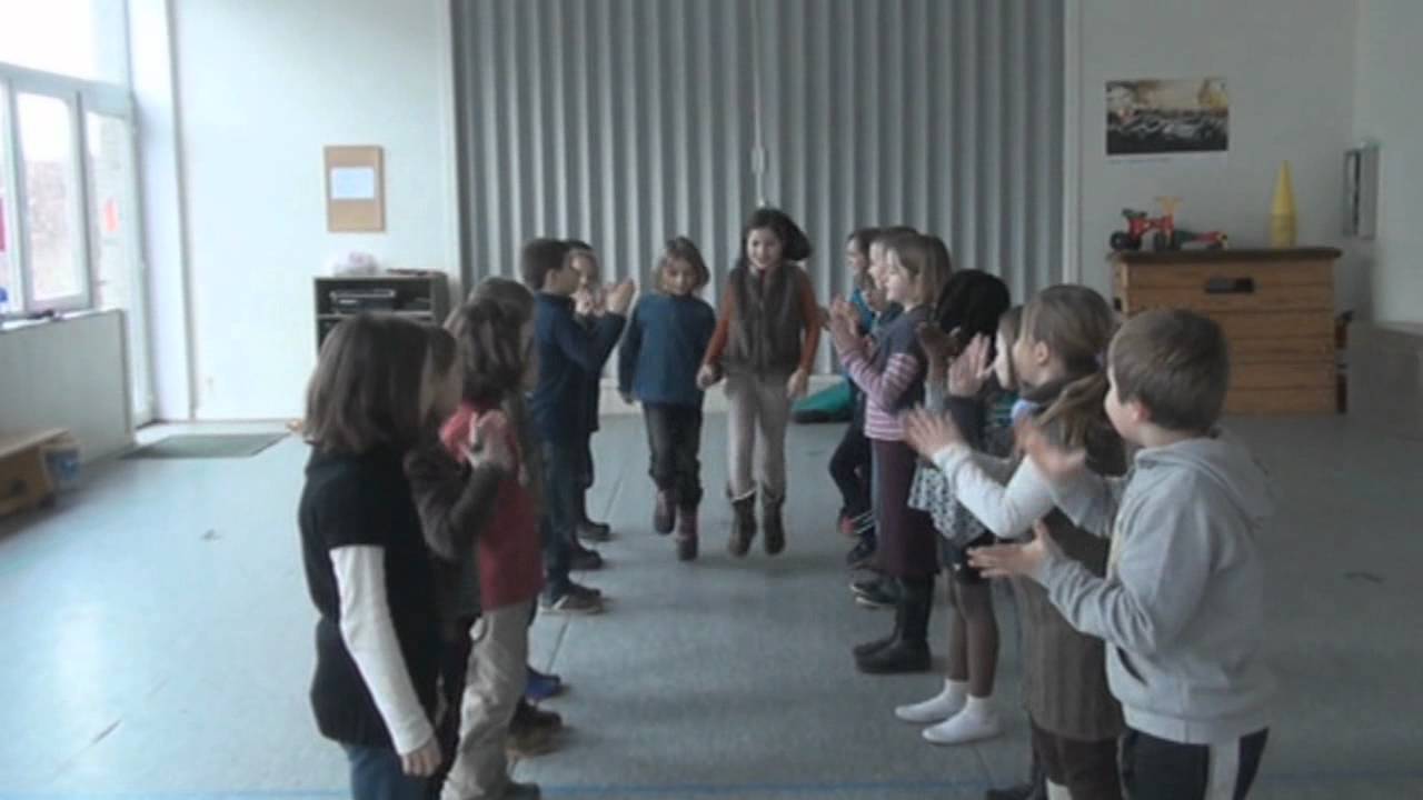 2 emmertjes water halen, 2 emmertjes pompen