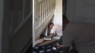 Как использовать пространство под лестницей #ремонт #отделка #стройка #шкаф #сделайсам