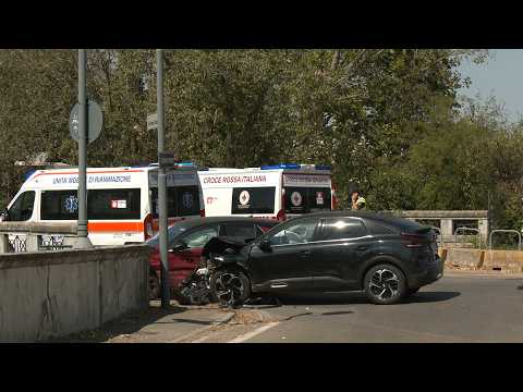 Video Cremona, scontro tra due auto in via cimitero: due feriti