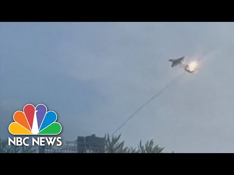 Watch: Rwandan missile narrowly misses Congolese fighter jet.