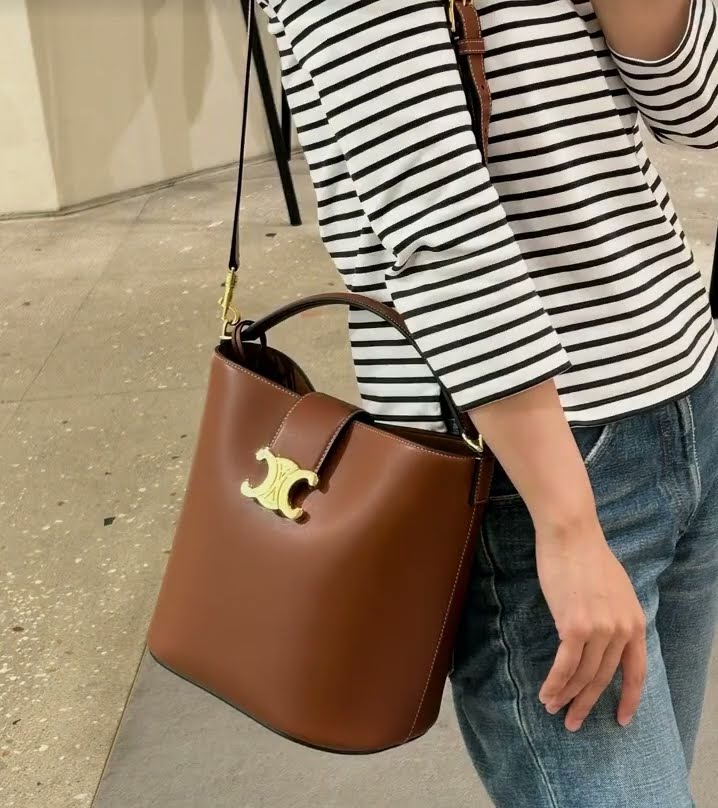 CELINE MEDIUM LOUISE BAG IN SMOOTH CALFSKINTAN 116613FX9 04LU www CELINE MEDIUM LOUISE BAG IN SMOOTH CALFSKINTAN 116613FX9 04LU www