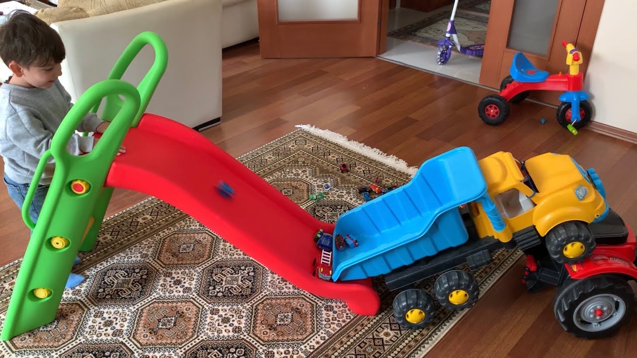 Yusuf kaydıraktan kamyona arabalarını sokabilecek mii Salıncağını kurabilecek mii