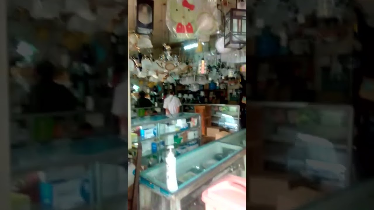 Toko lampu di dekat alun-alun kota malang