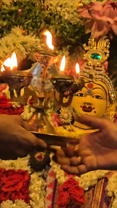 ப்ரணவப்பொருள் கண்ட திரு முருகாபரம்பொருளுக்கு குருவான தேசிகா முருகாஅரகரா சண்முகா முருகாஅரகரா சண்முகா