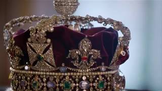The Queen and Imperial State Crown / La Reina y la Corona Imperial