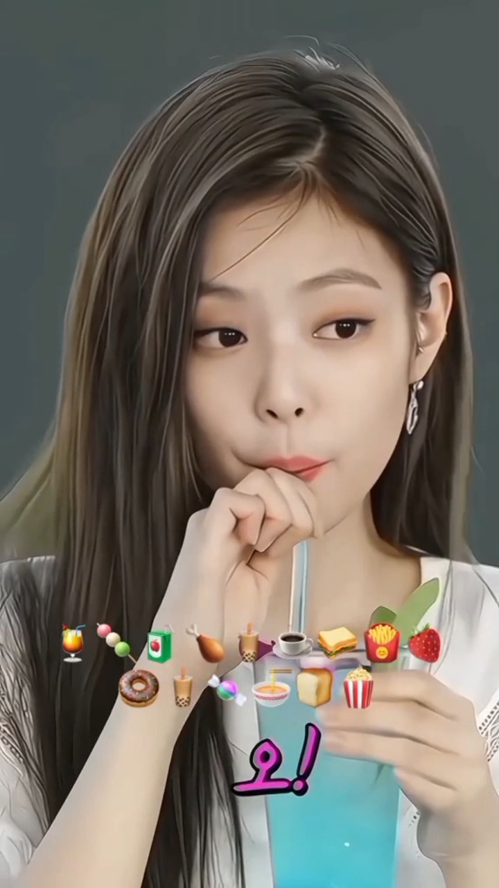 Cute ASMR MUKBANG with JENNIE KIM ?? #jennie #lisa #rose #jisoo #blackpink #shorts