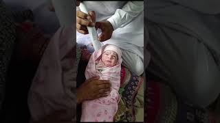 Hivi Ndivyo Mtoto Mchanga Anavyo Adhiniwa