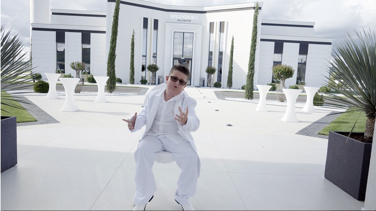Παρακολούθηση K3VIN_G - Without You (Official Music Video) στο YouTube Παρακολούθηση K3VIN_G - Without You (Official Music Video) στο YouTube