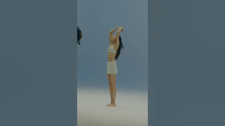 Jennie for Calvin Klein. Now available. Which looks are you dreaming over? On set with #JENNIE. - 天天要聞