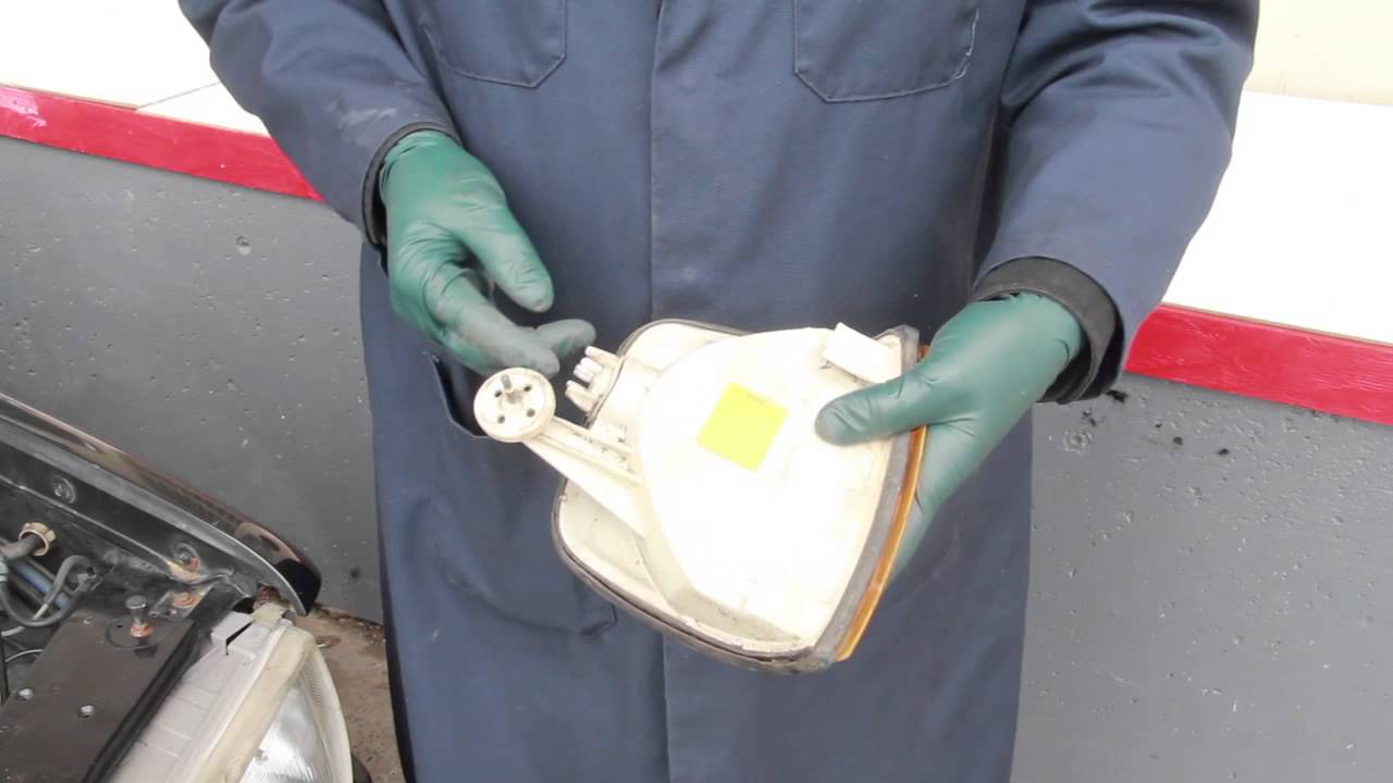 Side Marker Lens Removal and Bulb Replacement Mercedes 116, 123 and 126