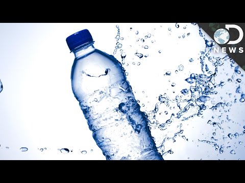 Video: ¿Puede echarse a perder el agua embotellada?
