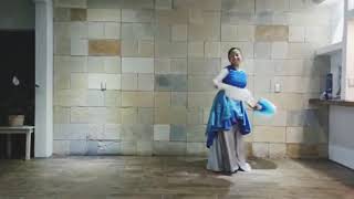 &quot;Estoy Asombrado&quot; Coreografía con Abanicos Cortos