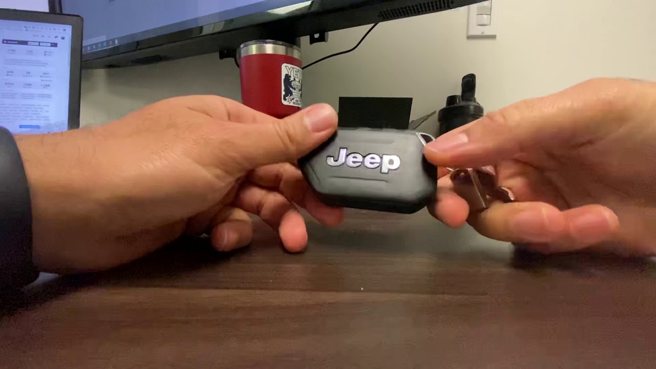 Jeep Wrangler and Gladiator JL and JT key fob battery replacement - YouTube