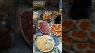 Скромный, но очень вкусный новогодний стол И это только закуски)))