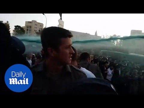 Ultra Orthodox Jews Sprayed With A Water Cannon During Protest Daily Mail