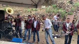 Video thumbnail of "Una Cruz De Madera De La Más Corriente Desde Mimbres"