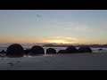 Moeraki Boulders Sunrise | Löhstana David - Cerises