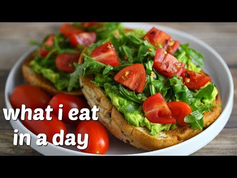 What I Eat in a Day ( Easy + Vegan ) // Chicken Pot Pie