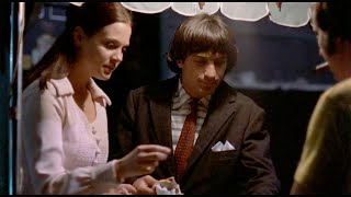 Robert De Niro Meets Leigh Taylor-Young (The Gang That Couldn't Shoot Straight, 1971)