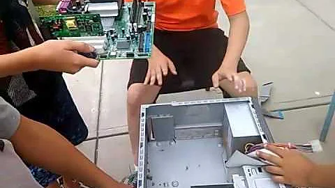 TEACHING 6-9 YEAR OLDS HOW TO BUILD A PC!!! Part 4