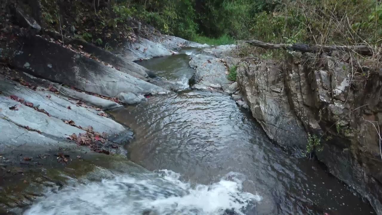curly creek cut the stone base. ручеек прорезал каменное основание и причудливо завихряется.