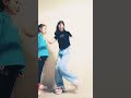 Она не знает этот танец?