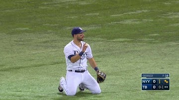 NYY@TB: Kiermaier recovers to make the grab in center