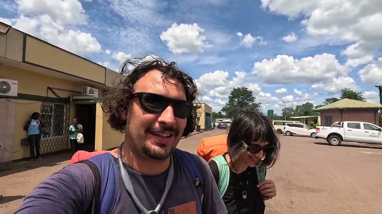 🇿🇲 Trecem granița pe jos din Zambia în Zimbabwe. Admirăm Victoria Falls gratuit de pe pod 🇿🇼