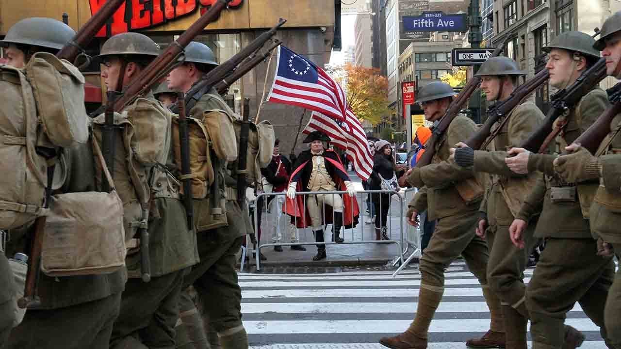 Thousands march in New York City Veterans Day Parade - YouTube