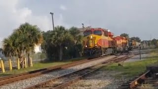 FEC train 206 with 6 engines, nice conductor, a lot of Schneider containers, and a lot of Flatcars.