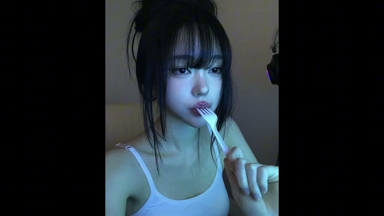 𝙨𝙝𝙚 𝙖𝙧𝙧𝙞𝙫𝙚𝙨 𝙨𝙤𝙛𝙩𝙡𝙮 ... women energy playlist