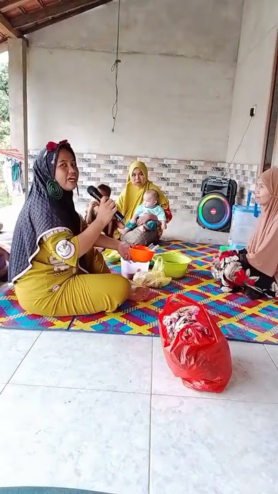 Mak Siti di tinggal Siti makan tekwa