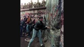 Video thumbnail of "Klein Orkest - Over de muur"