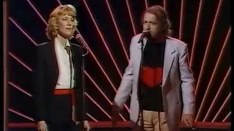 Joe Cocker and Jenifer Warnes Up where we belong live