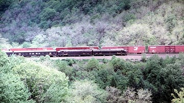 Horseshoe Curve & Conrail Business Train.