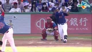 20151115 4局上 中華隊高國輝擊出飛越游擊手的一壘安打