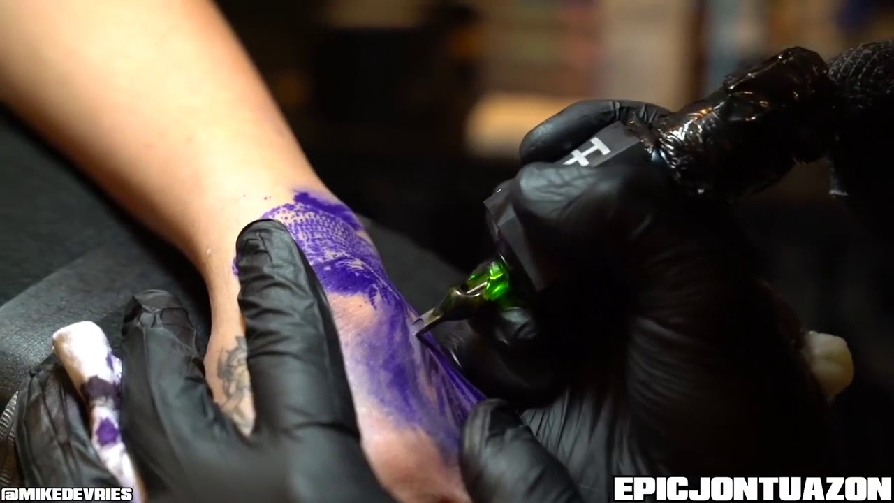 Mike Devries tattooing with True Grips Hexagrips